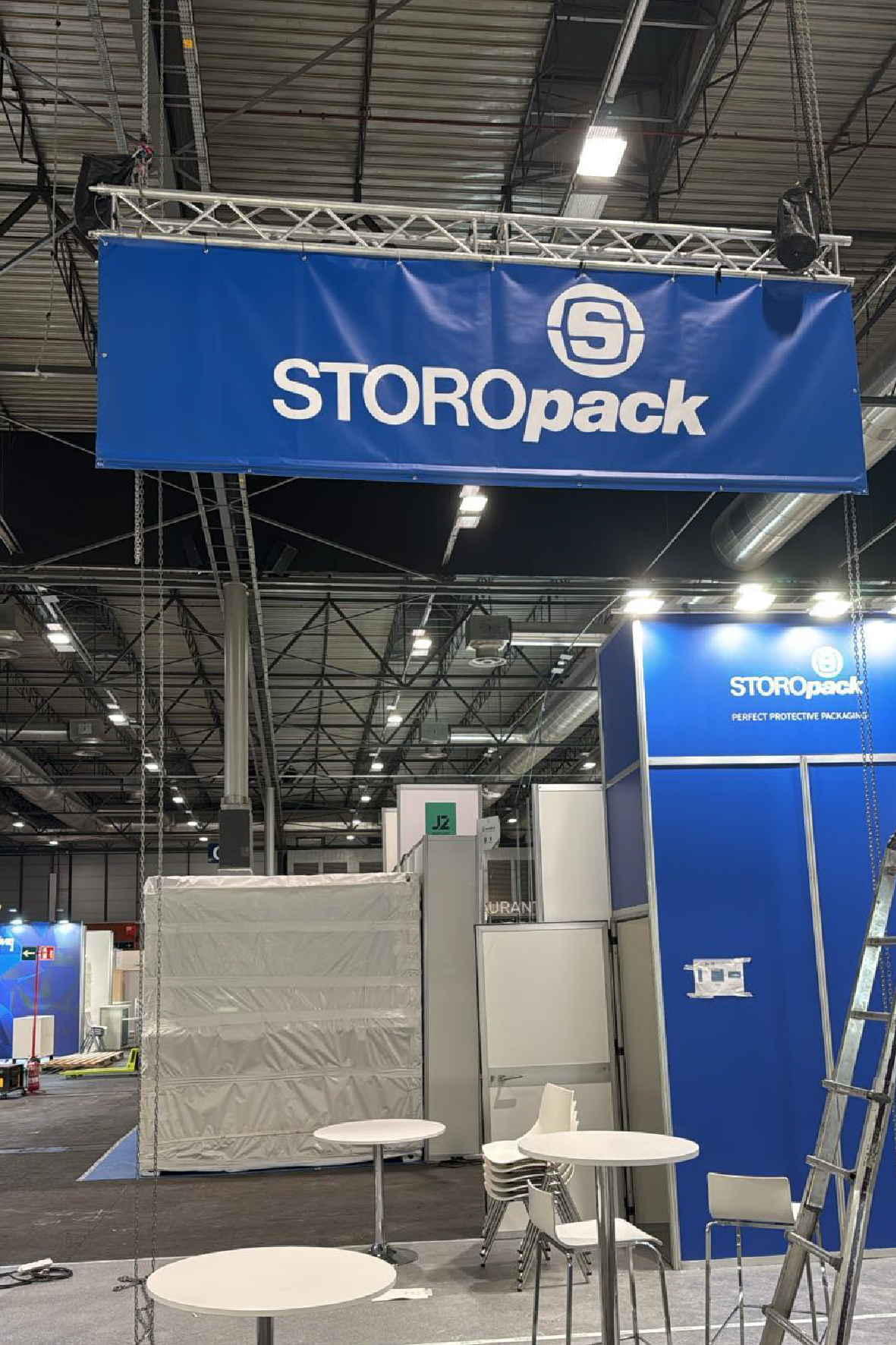 Estructura de truss con lona